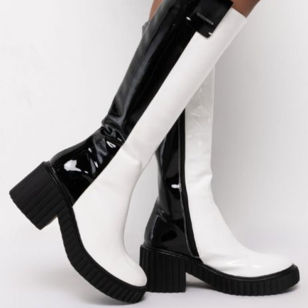 AZALEA WANG DOUBLE TAKE FLATFORM BOOT IN BLACK WHITE ( BRAND NEW !!!!!!! )